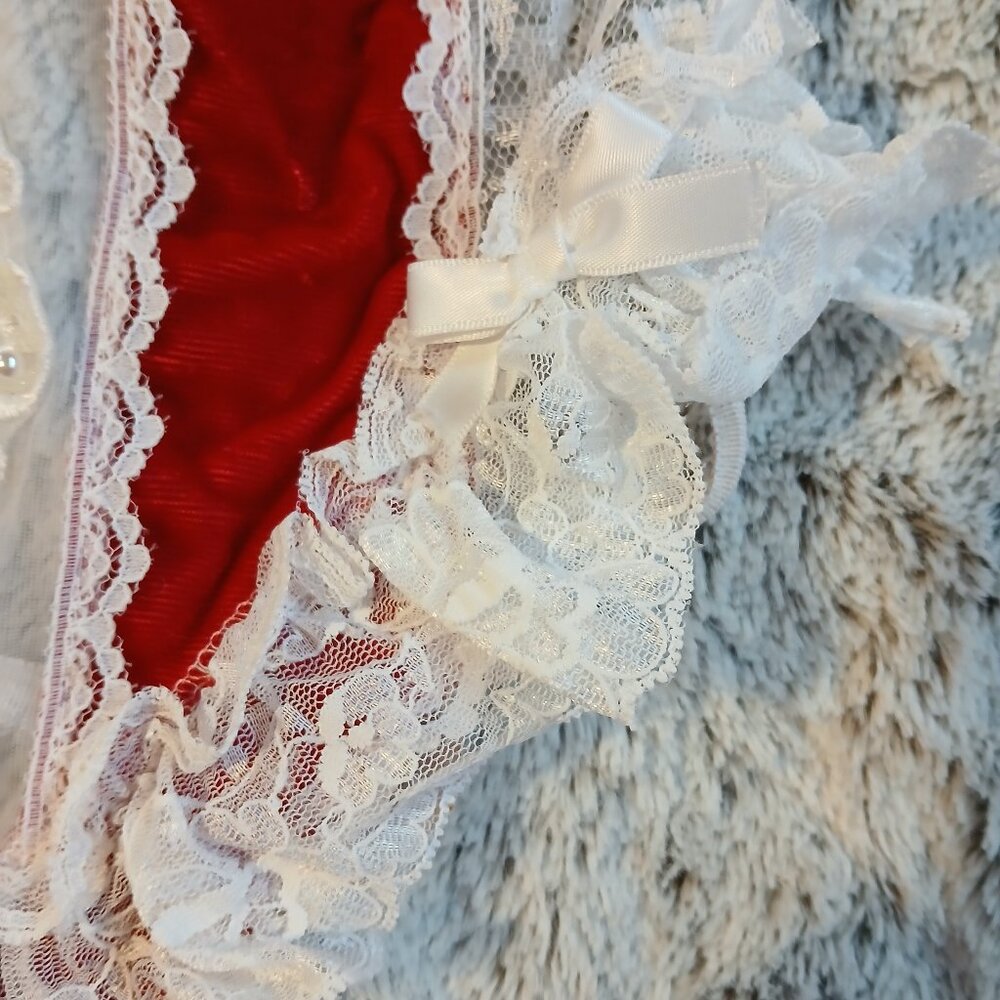 Vintage Women's Velvet Like Red White Floral Lace  Teddy GUC - Picture 5 of 7